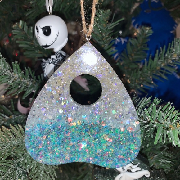 4/10$ Ouija Planchette Christmas Ornament - Picture 1 of 5